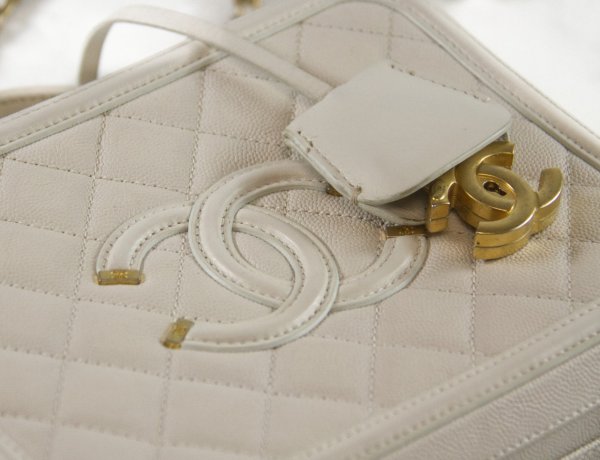chanel Vanity Case white caviar leather